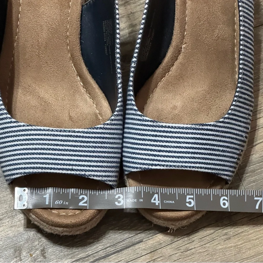 St. John's Bay Navy and White Sandals Buckle Wedge Rope Platform Women Size 10W